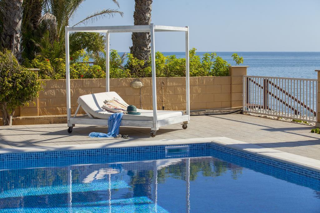 Meneou Beachfront Villa Sunset Bahçalar Oda fotoğraf