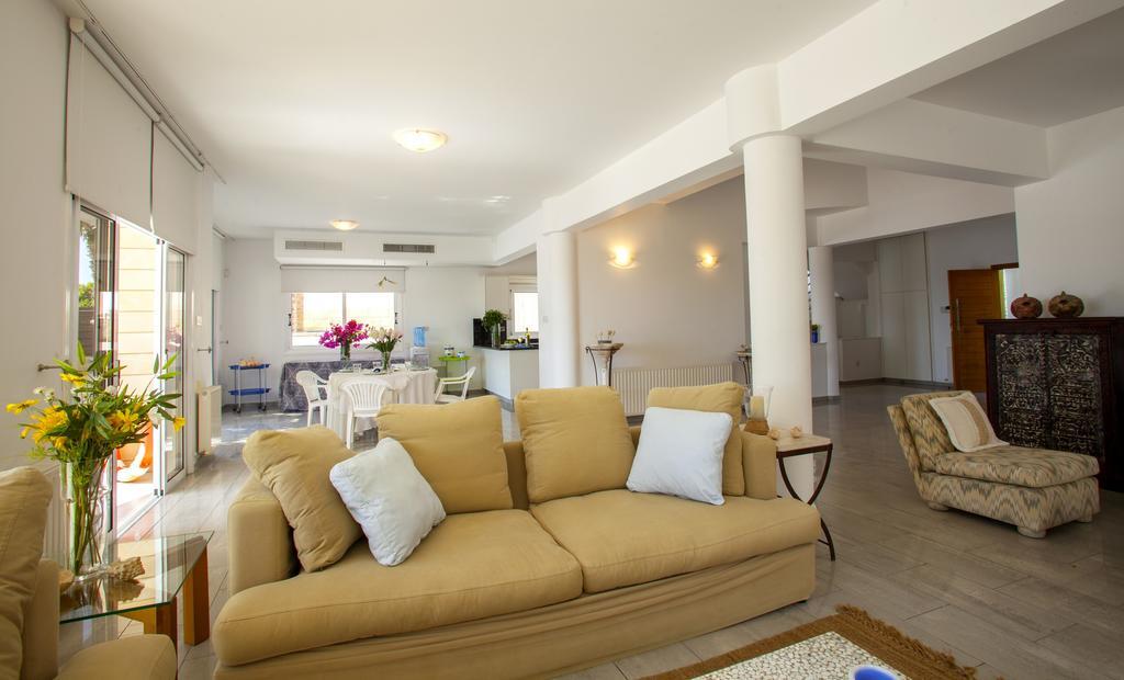 Meneou Beachfront Villa Sunset Bahçalar Oda fotoğraf