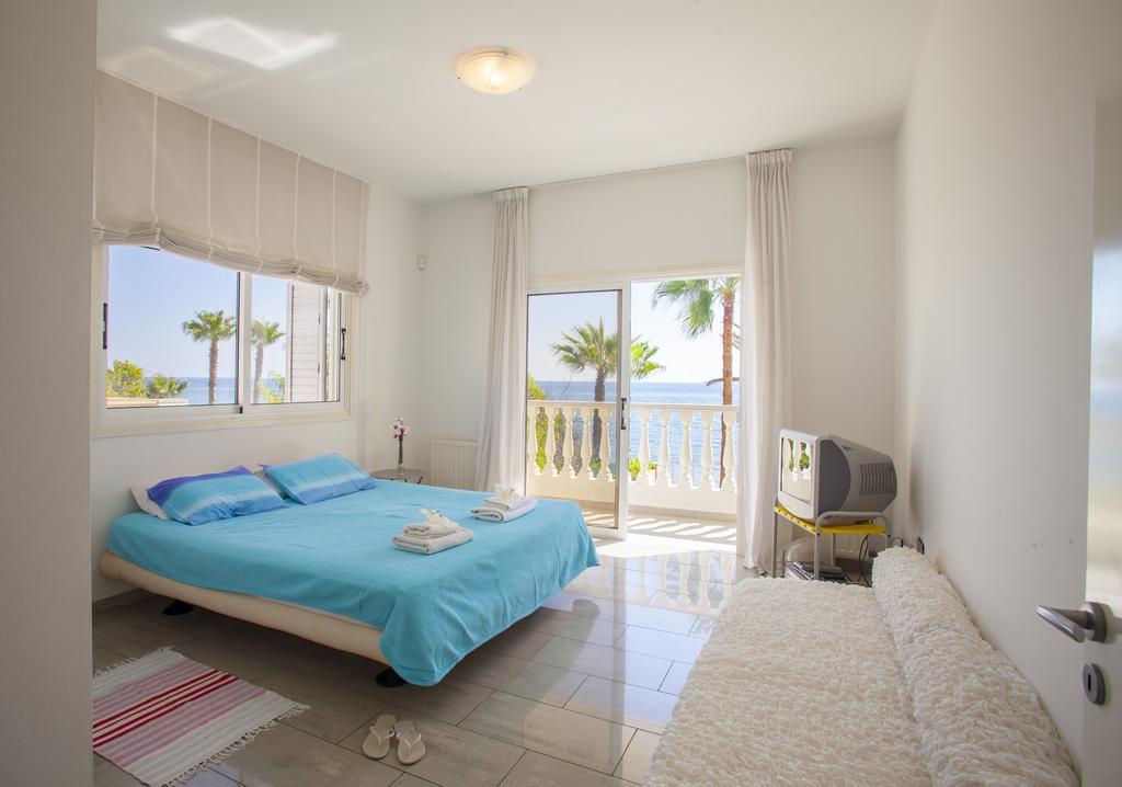 Meneou Beachfront Villa Sunset Bahçalar Oda fotoğraf