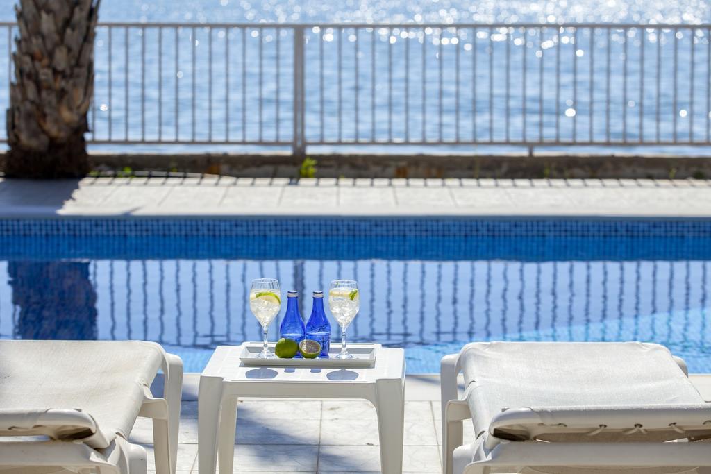 Meneou Beachfront Villa Sunset Bahçalar Oda fotoğraf