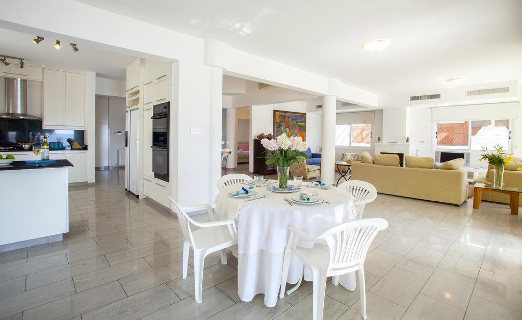 Meneou Beachfront Villa Sunset Bahçalar Oda fotoğraf
