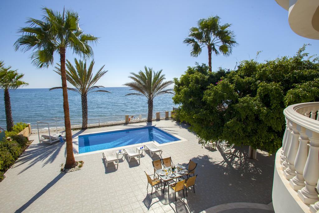 Meneou Beachfront Villa Sunset Bahçalar Oda fotoğraf