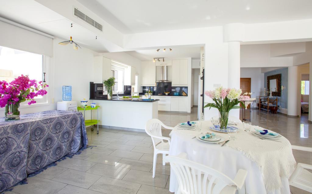 Meneou Beachfront Villa Sunset Bahçalar Oda fotoğraf