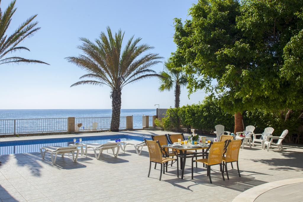 Meneou Beachfront Villa Sunset Bahçalar Oda fotoğraf