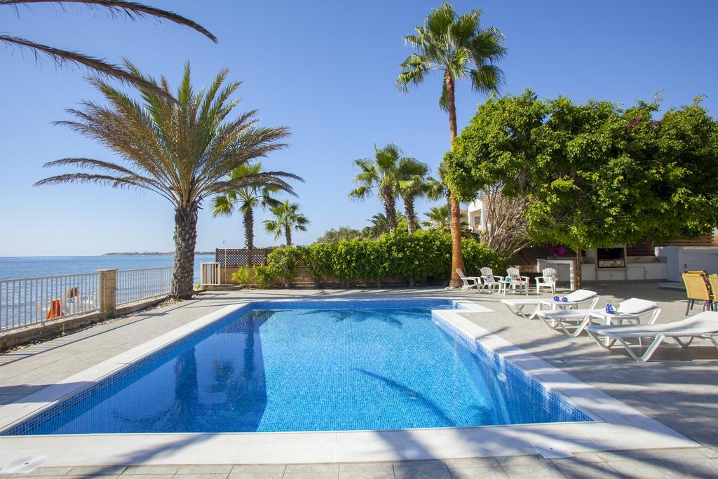 Meneou Beachfront Villa Sunset Bahçalar Oda fotoğraf