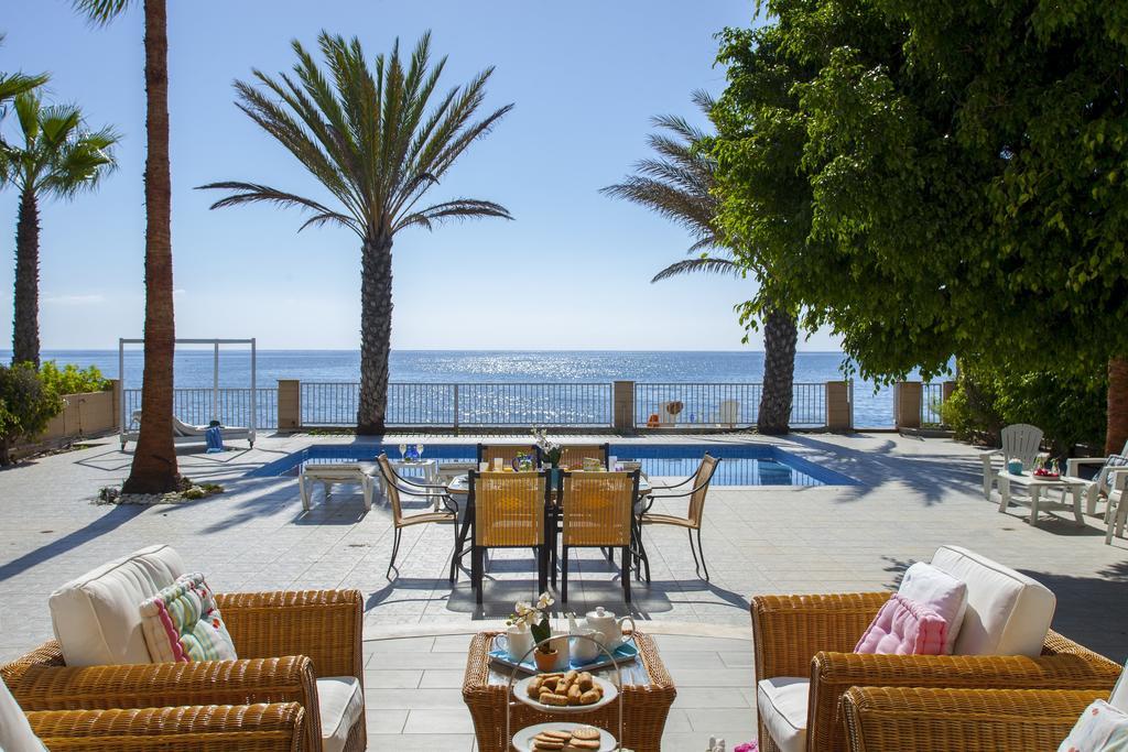 Meneou Beachfront Villa Sunset Bahçalar Oda fotoğraf