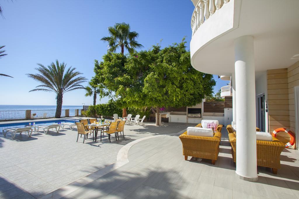 Meneou Beachfront Villa Sunset Bahçalar Oda fotoğraf