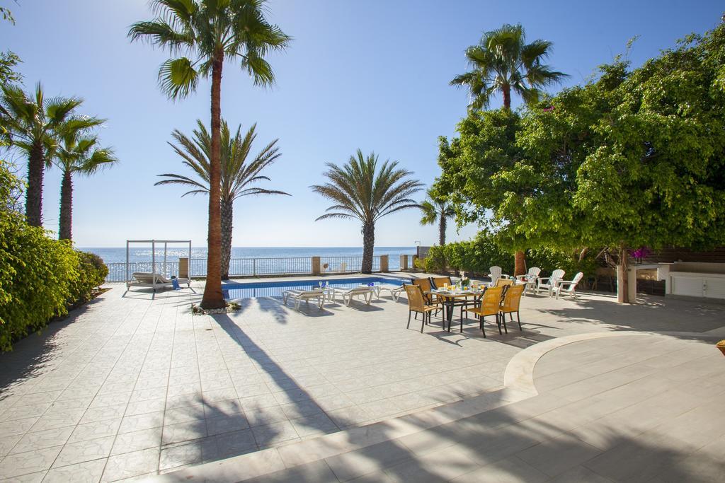 Meneou Beachfront Villa Sunset Bahçalar Oda fotoğraf