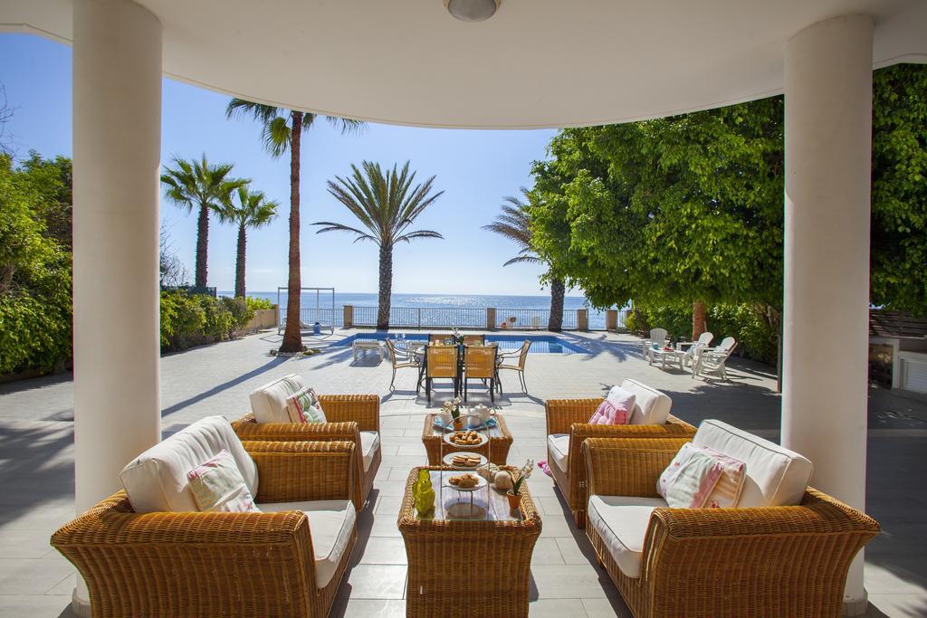 Meneou Beachfront Villa Sunset Bahçalar Oda fotoğraf