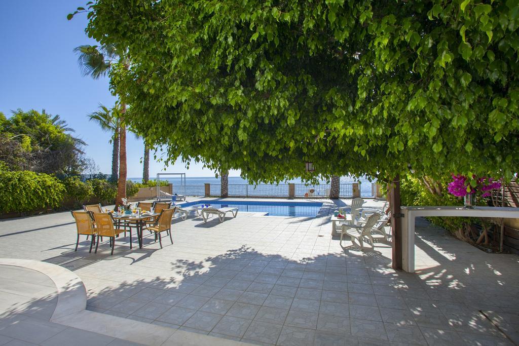 Meneou Beachfront Villa Sunset Bahçalar Oda fotoğraf