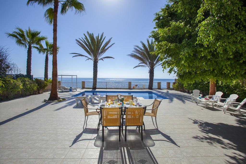 Meneou Beachfront Villa Sunset Bahçalar Oda fotoğraf